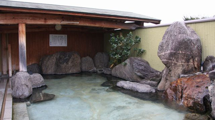 鷹取の湯の露天風呂